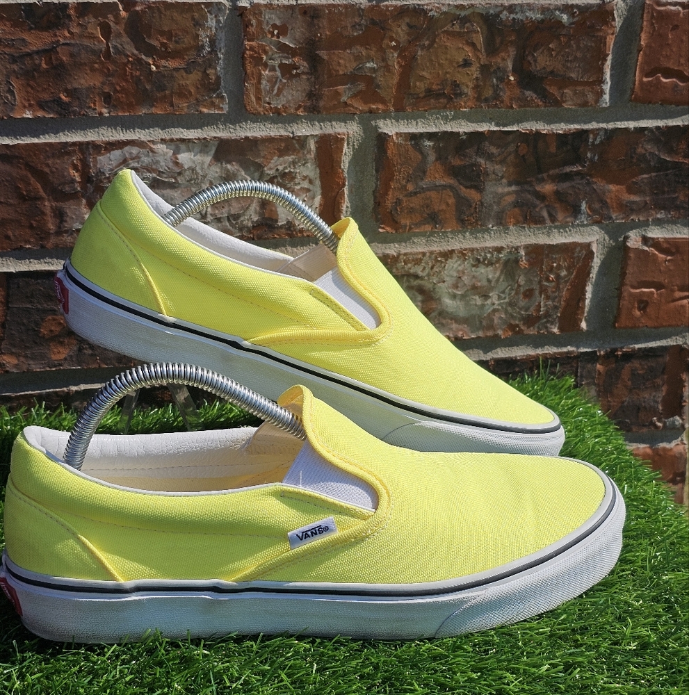 Vans Classic Slip-on Uni-sex Lemon Tonic Sneakers, 10.5M/12W